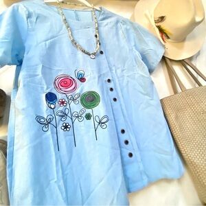 Farmhouse style boho blouse w prairie country floral detailing